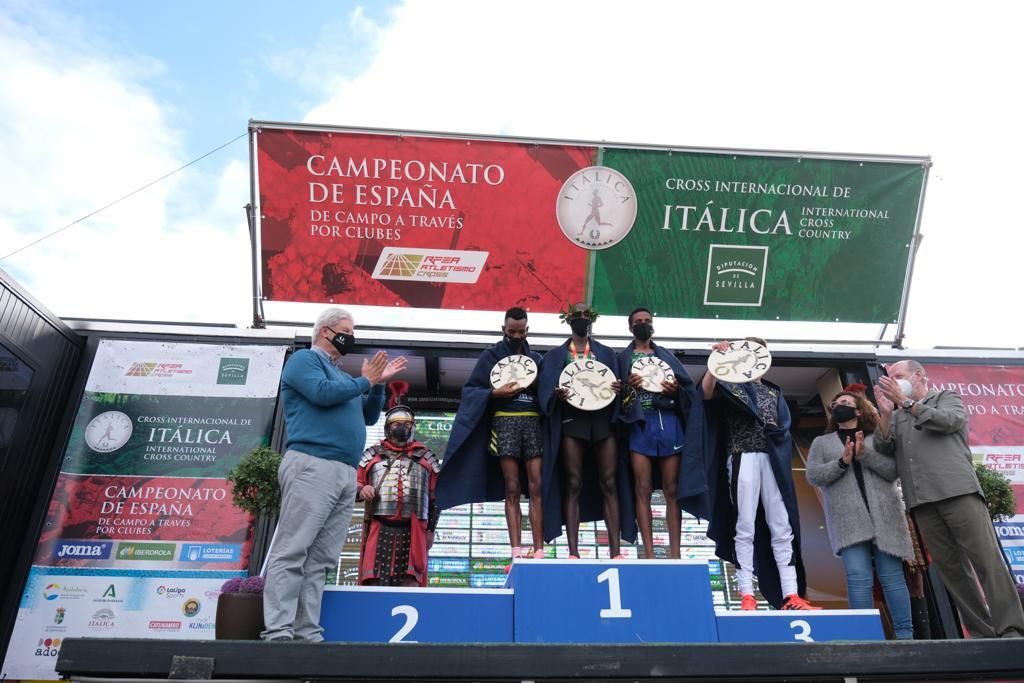 El burundés Kwizera y el Playas de Castellón, en la carrera masculina; y la keniana Jeruto y el Barcelona, en féminas, ganadores en el Cross de Itálica.